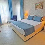 מלון X Life 15 - Adult סאריגרמה