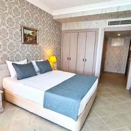 X Life 15 - Adult Hotell