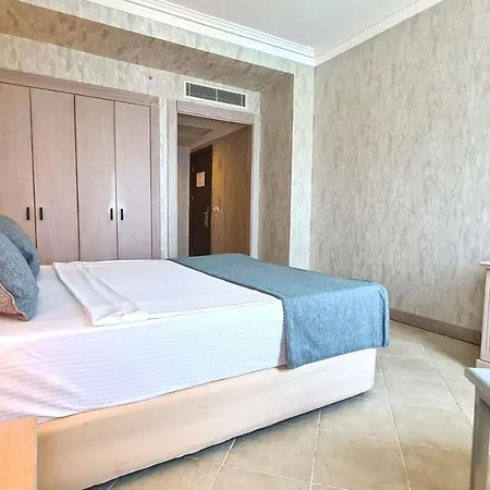 X Life 15 - Adult Отель 5*